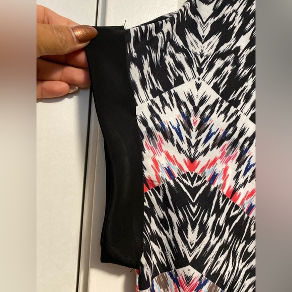 Tribal Black and Pink Patterned Tunic dress - small - short sleeve - Picture 5 of 7